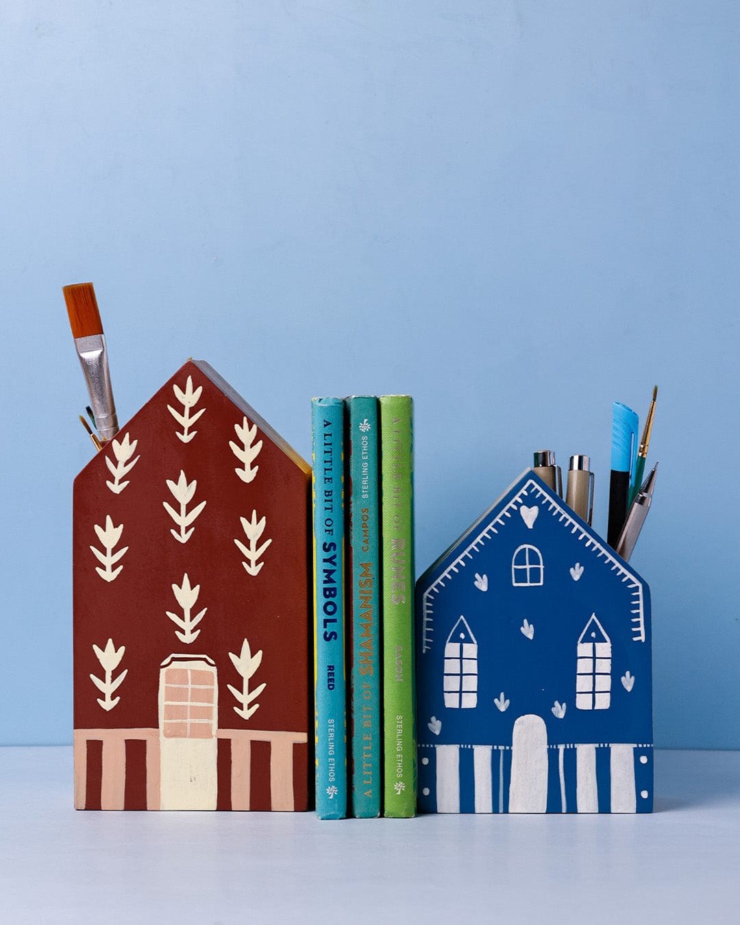 Reading Roofs Hanpdainted Bookeds - Set of 2