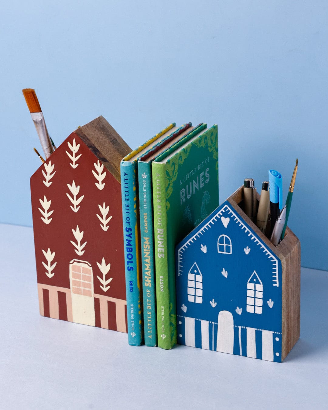 Reading Roofs Hanpdainted Bookeds - Set of 2