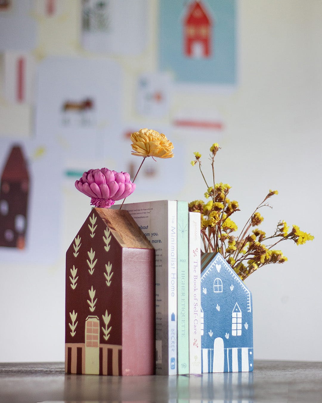 Reading Roofs Hanpdainted Bookeds - Set of 2